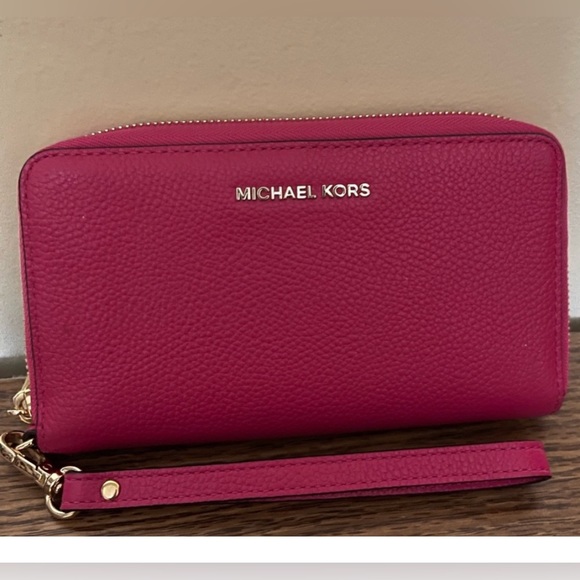 Michael Kors Mercer Large Smartphone Wristlet - Picture 1 of 7